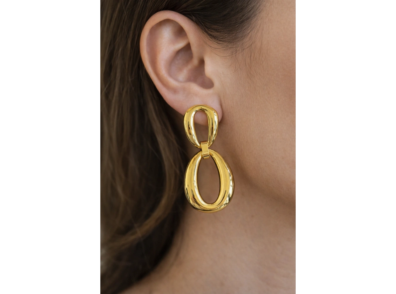 Altın Renk Sallantılı Metal Küpe (Çift)