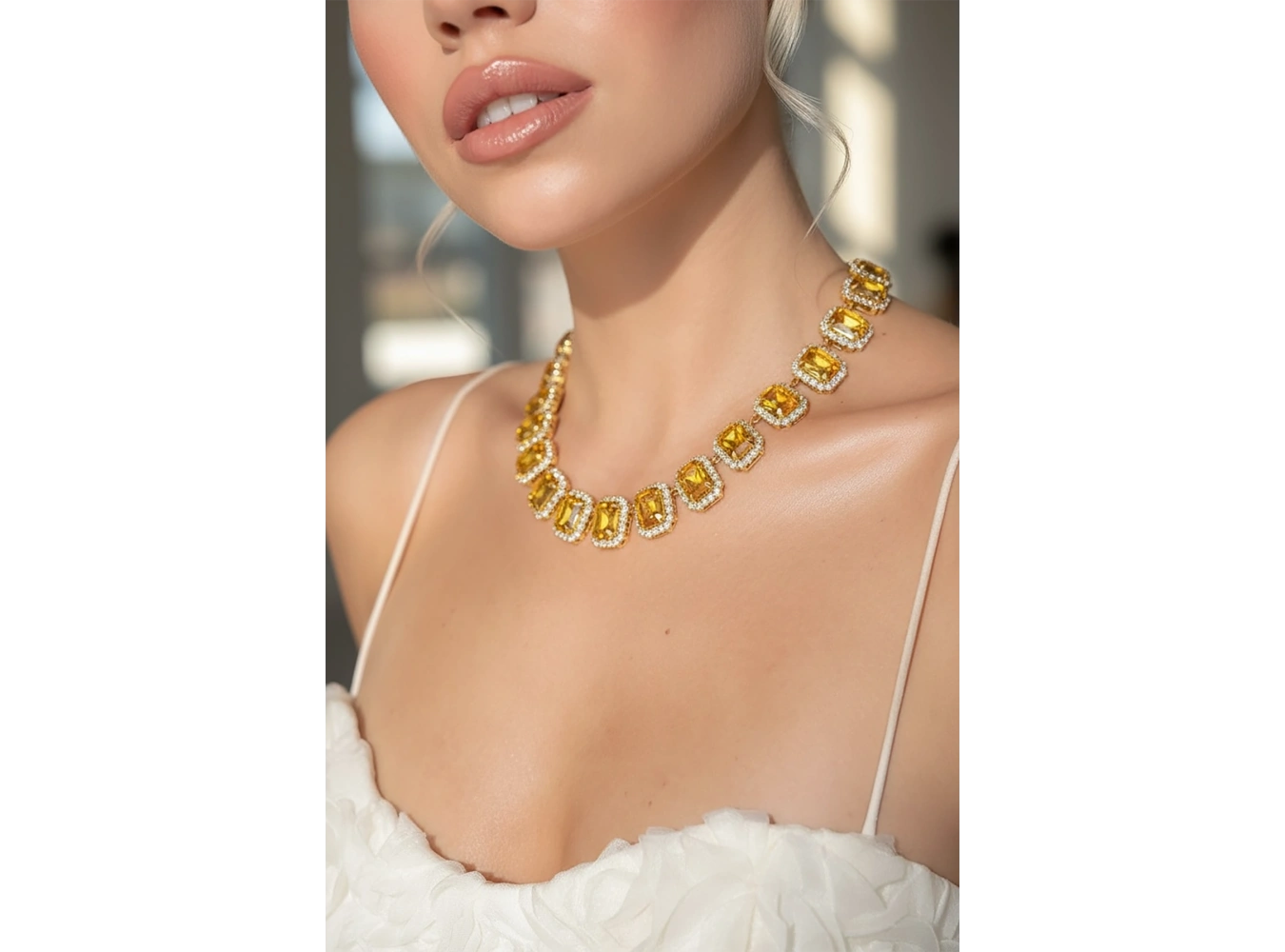 Altın Renk Sarı Taş Detaylı Tasarım Abiye Kolye