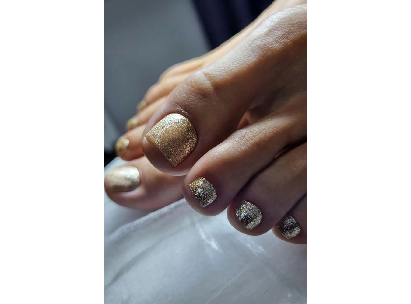 Altın Renk Sim Detaylı 12li Ayak Takma Tırnak Seti