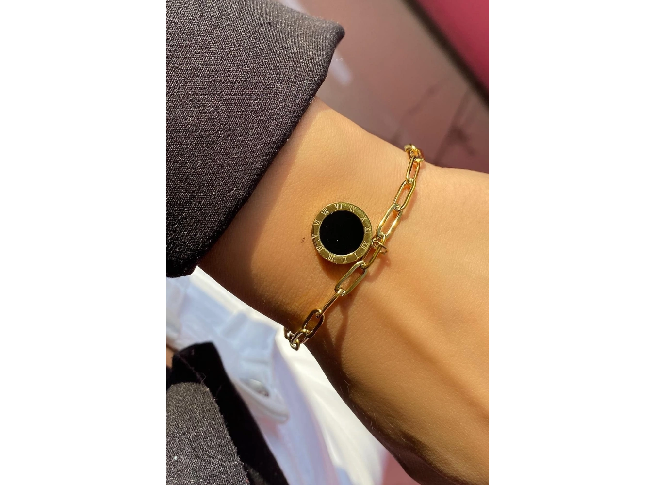 Altın Renk Siyah Taş Detaylı Çelik Bileklik