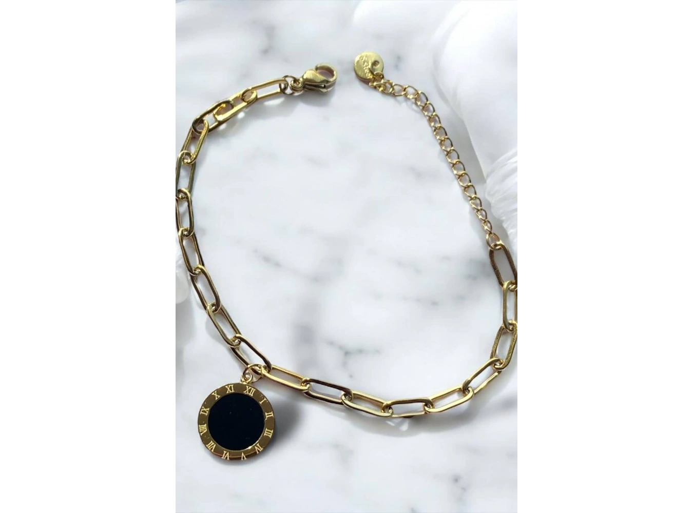 Altın Renk Siyah Taş Detaylı Çelik Bileklik
