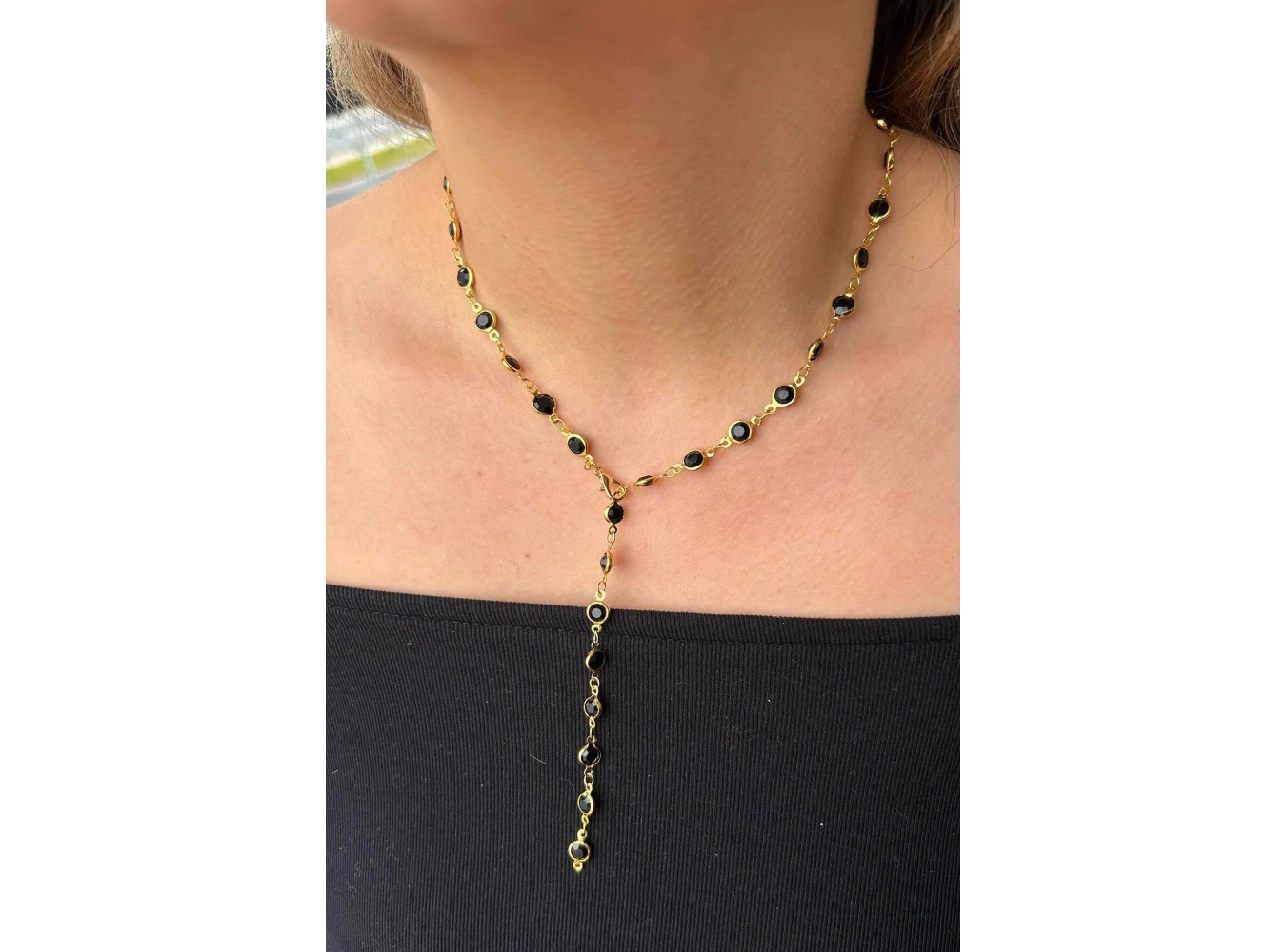 Altın Renk Siyah Taşlı Çelik Y Kolye