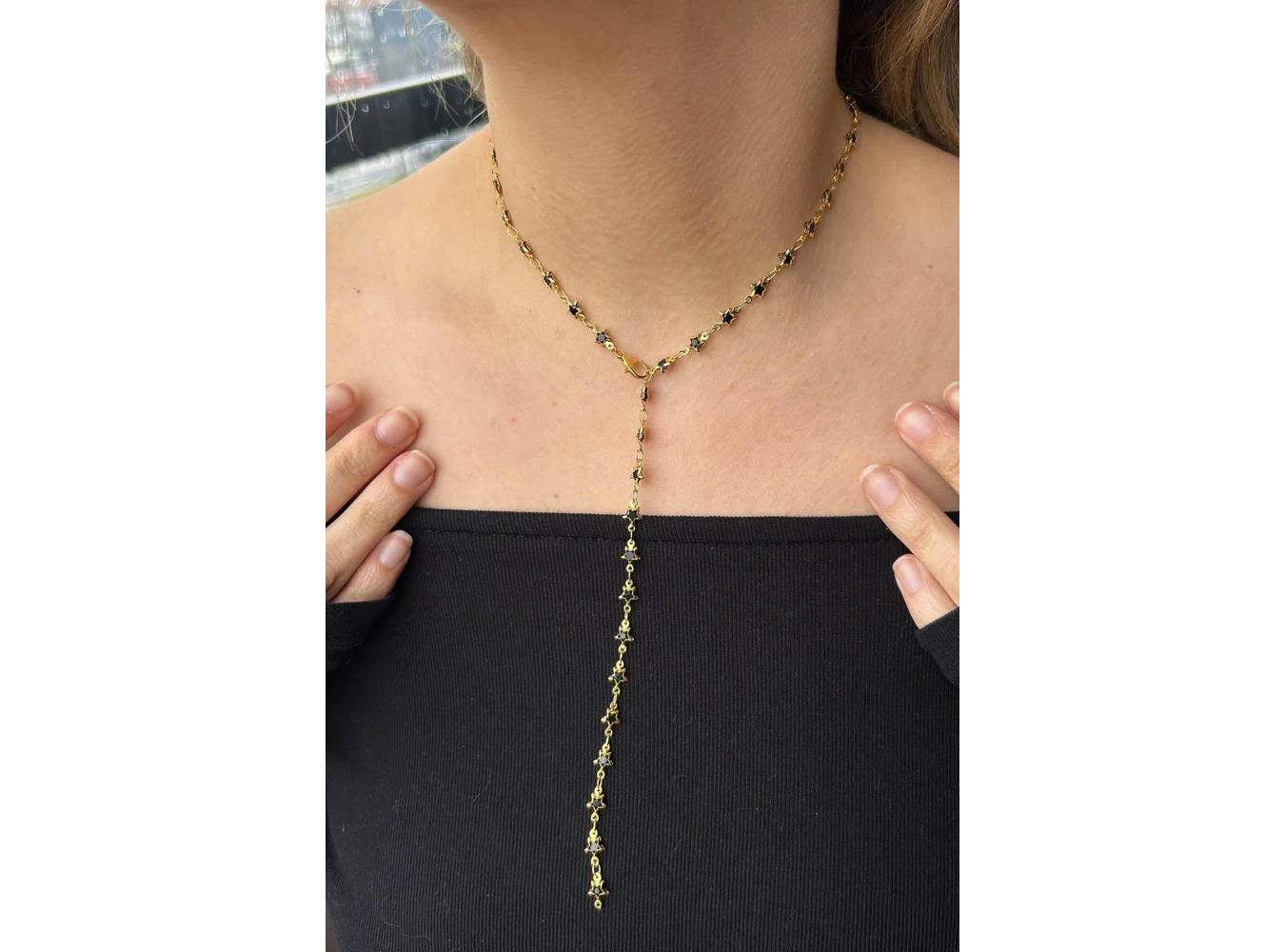 Altın Renk Siyah Taşlı Yıldız Figürlü Çelik Y Kolye