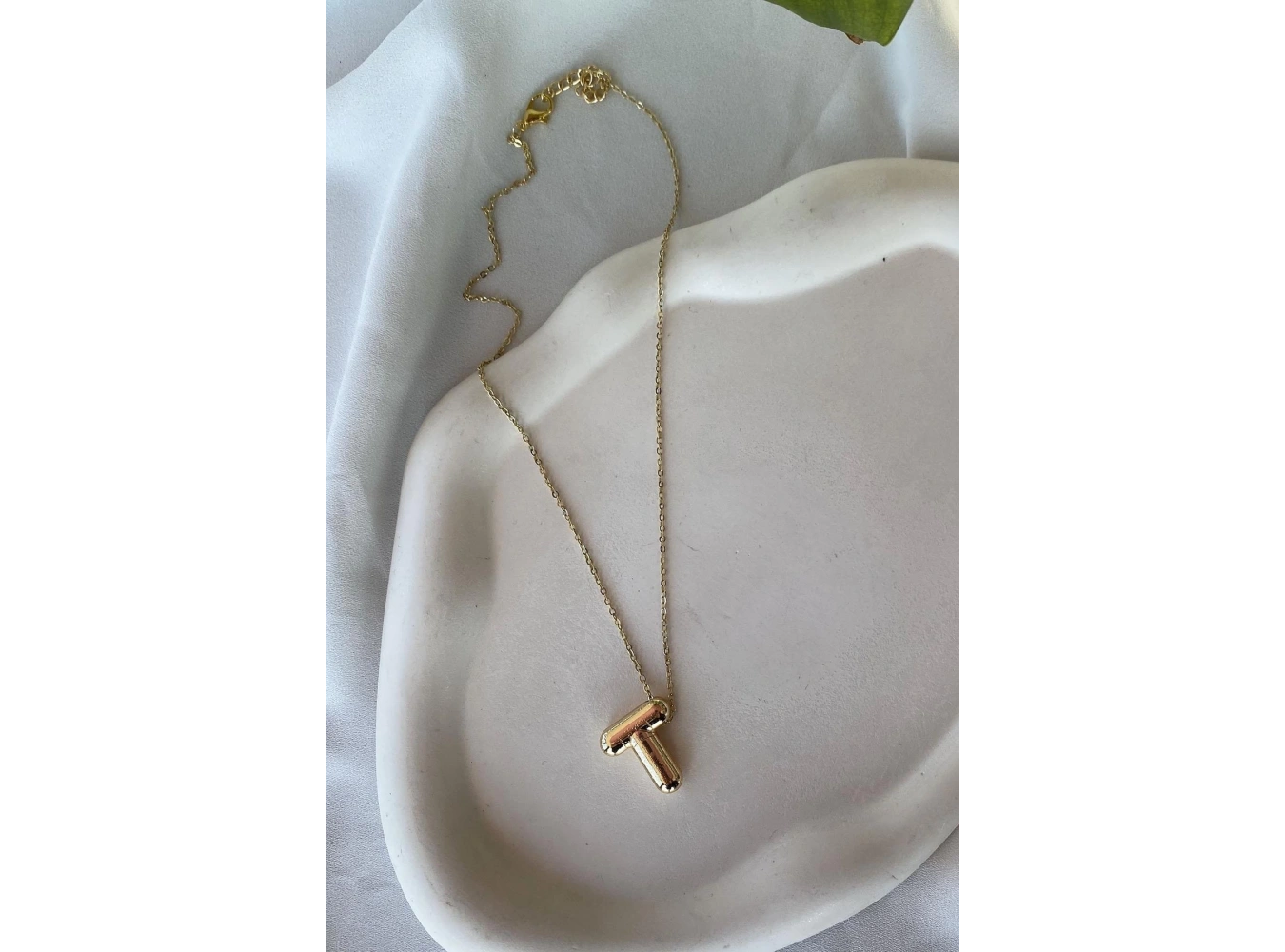 Altın Renk T Harf Balon Kolye