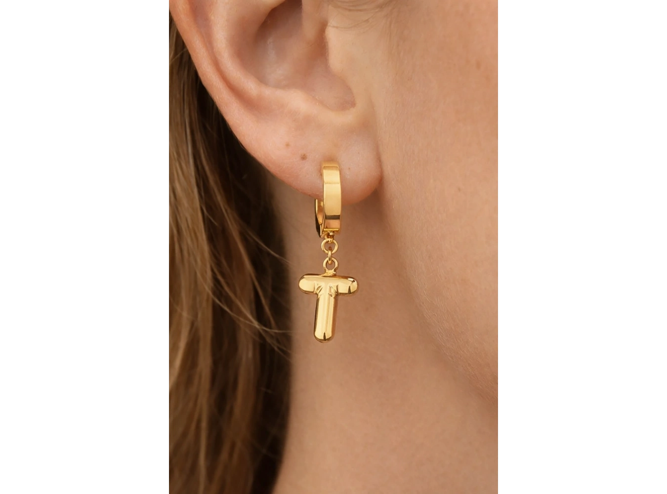 Altın Renk T Harf Çelik Küpe (Çift)