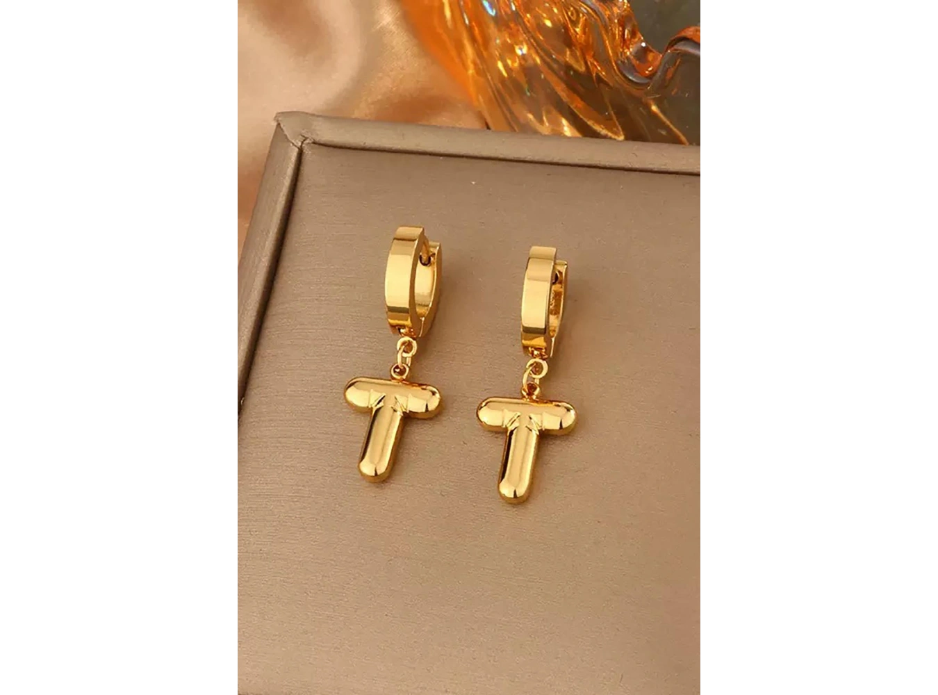 Altın Renk T Harf Çelik Küpe (Çift)