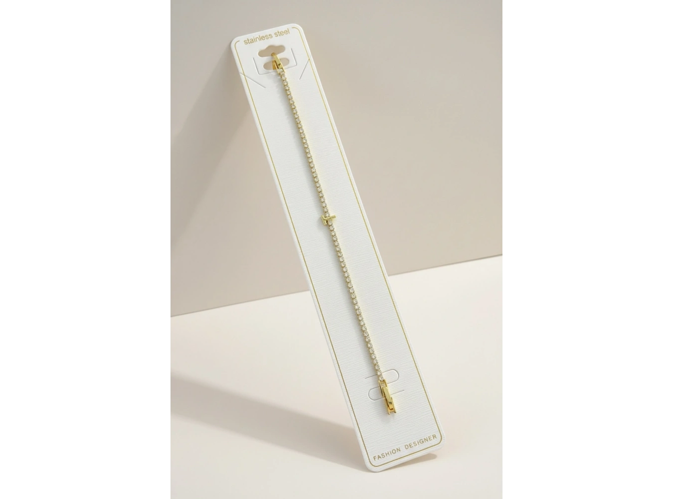 Altın Renk T Harfli Taş Detaylı Çelik Bileklik