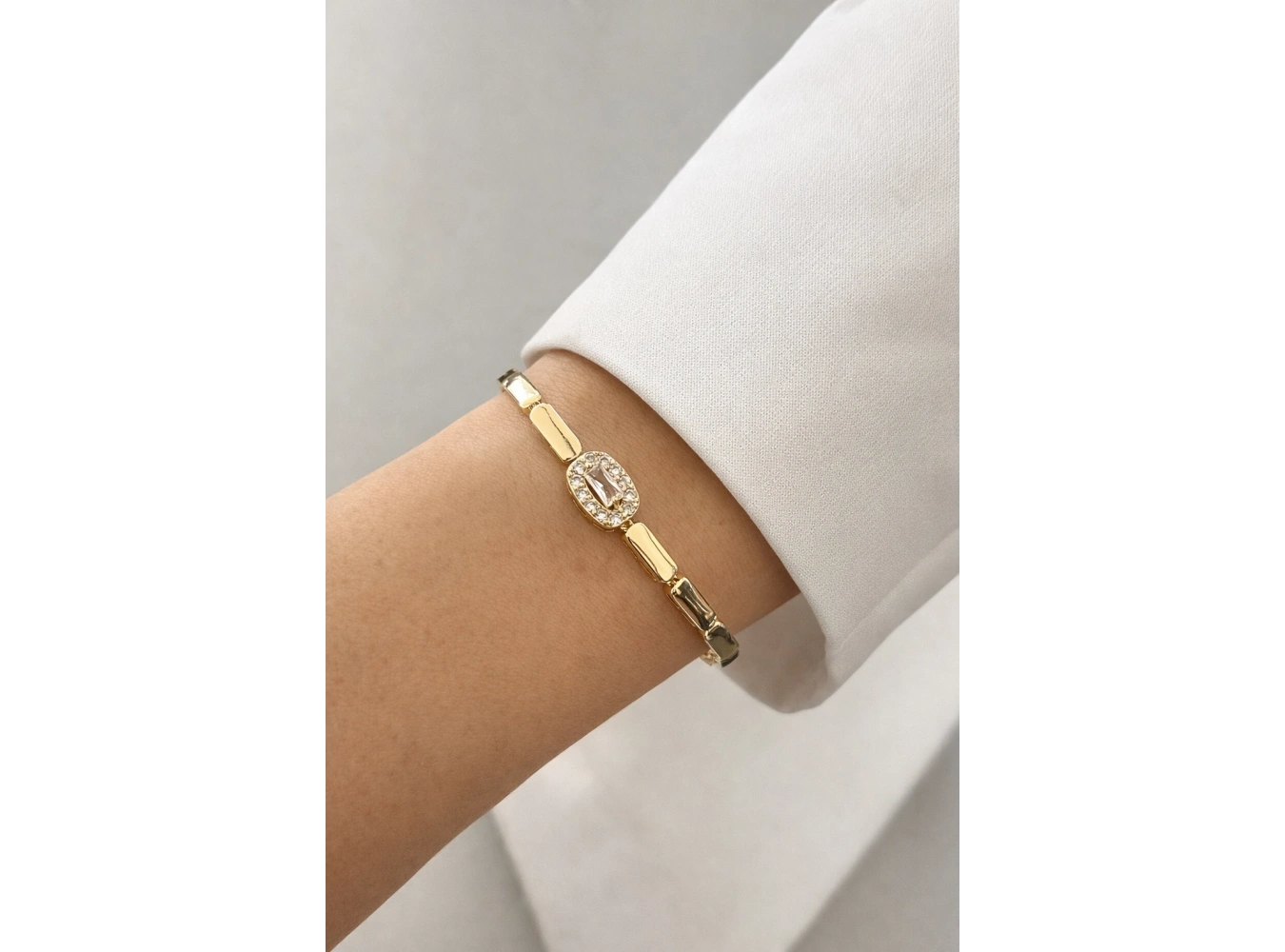 Altın Renk Taş Detaylı 14K Altın Kaplama CM Bileklik