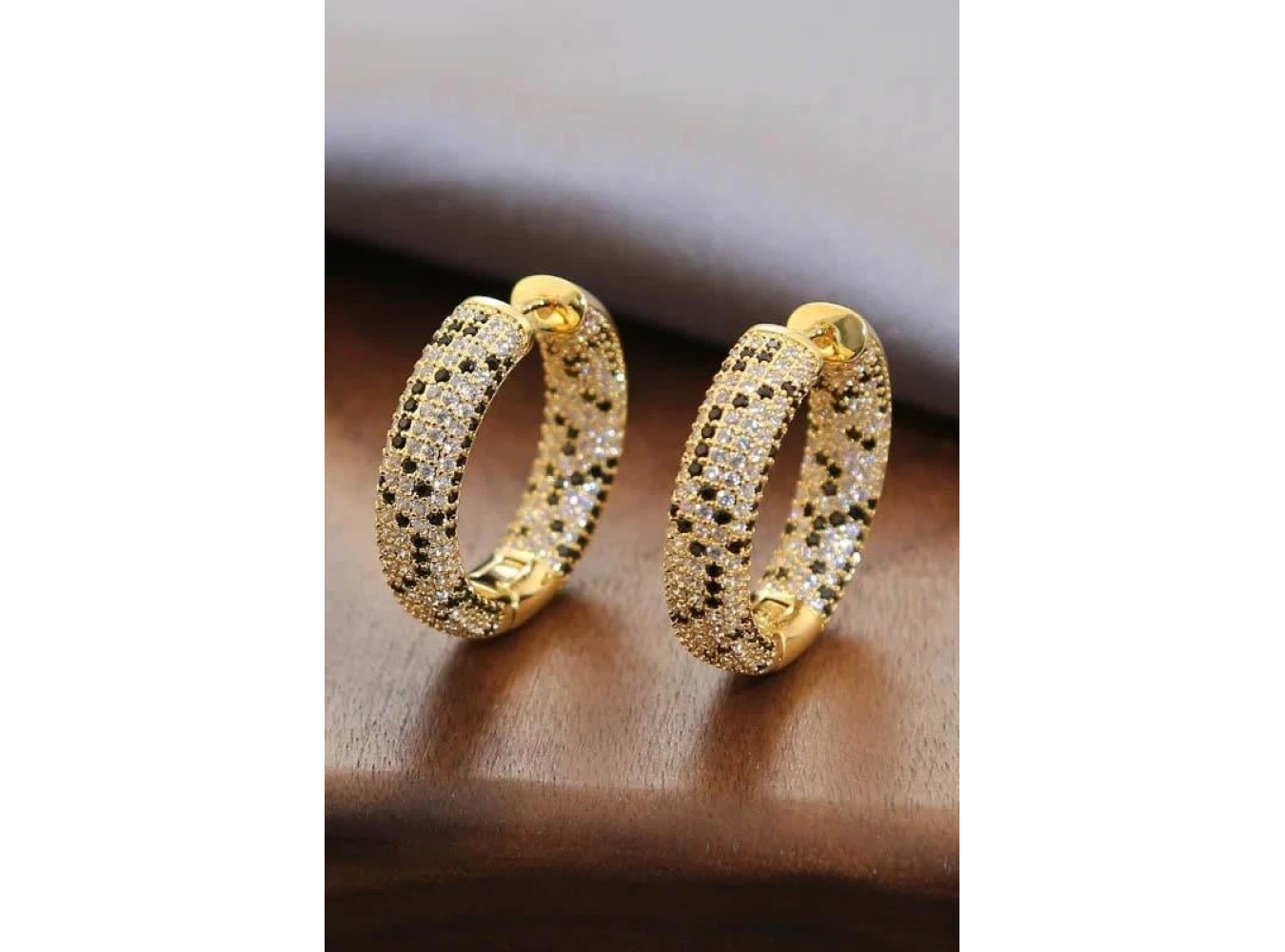 Altın Renk Taş Detaylı 14K Altın Kaplama Halka Küpe (Çift)