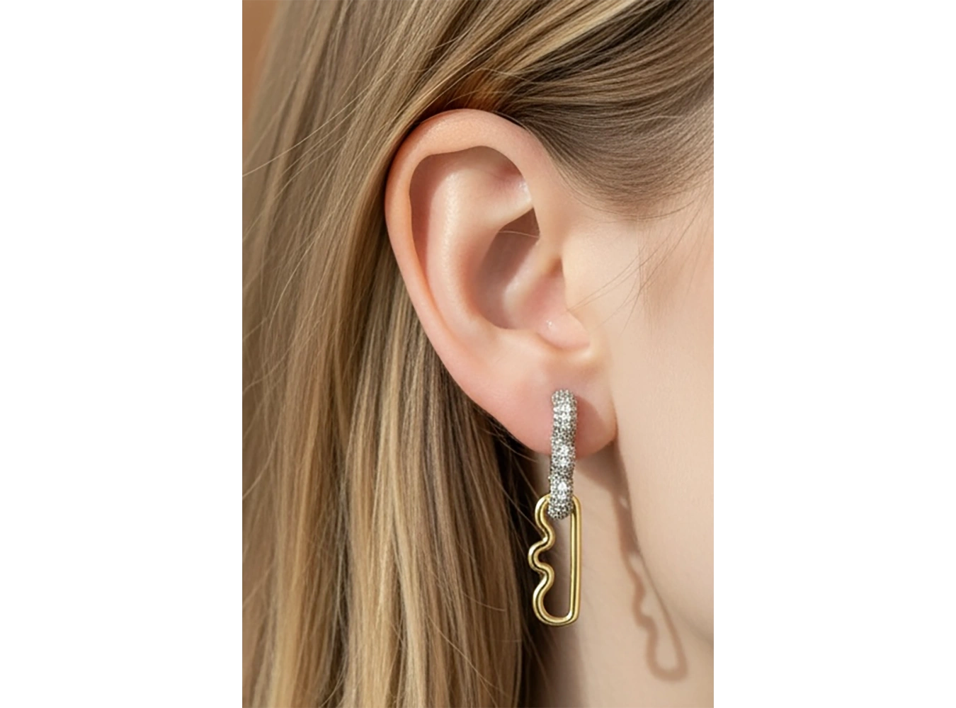 Altın Renk Taş Detaylı 14K Altın Kaplama Küpe (Çift)