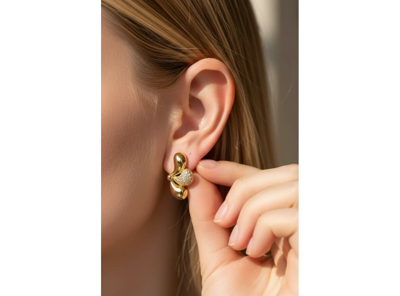 Altın Renk Taş Detaylı 14K Altın Kaplama TX Küpe (Çift)