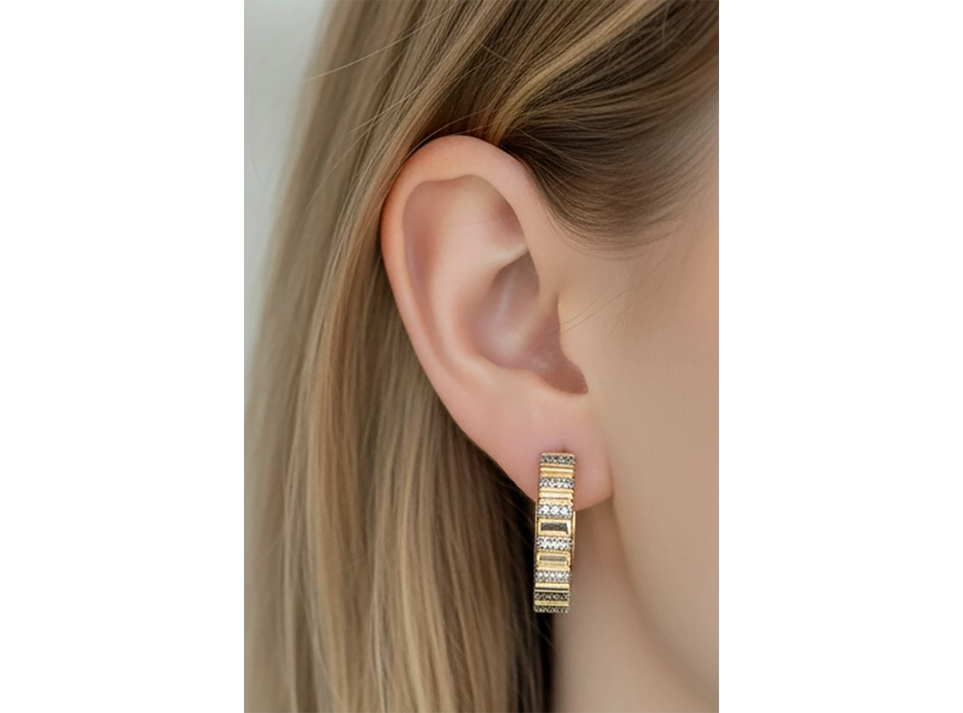 Altın Renk Taş Detaylı 14K Altın Kaplama TX Küpe (Çift)