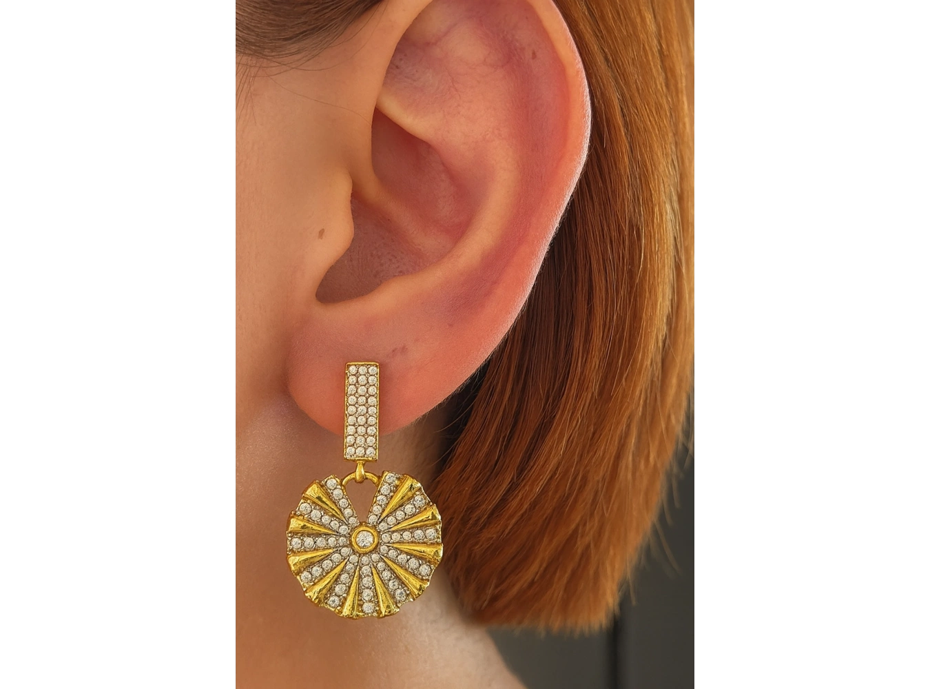 Altın Renk Taş Detaylı 14K Altın Kaplama TX Küpe (Çift)