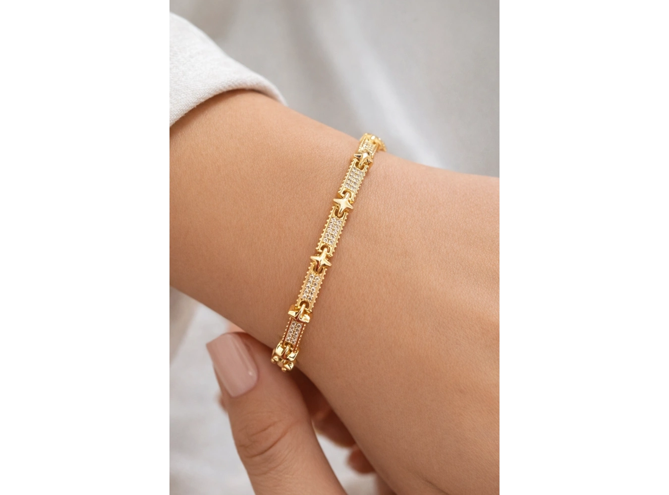 Altın Renk Taş Detaylı 14K Altın Kaplama VİP Bileklik