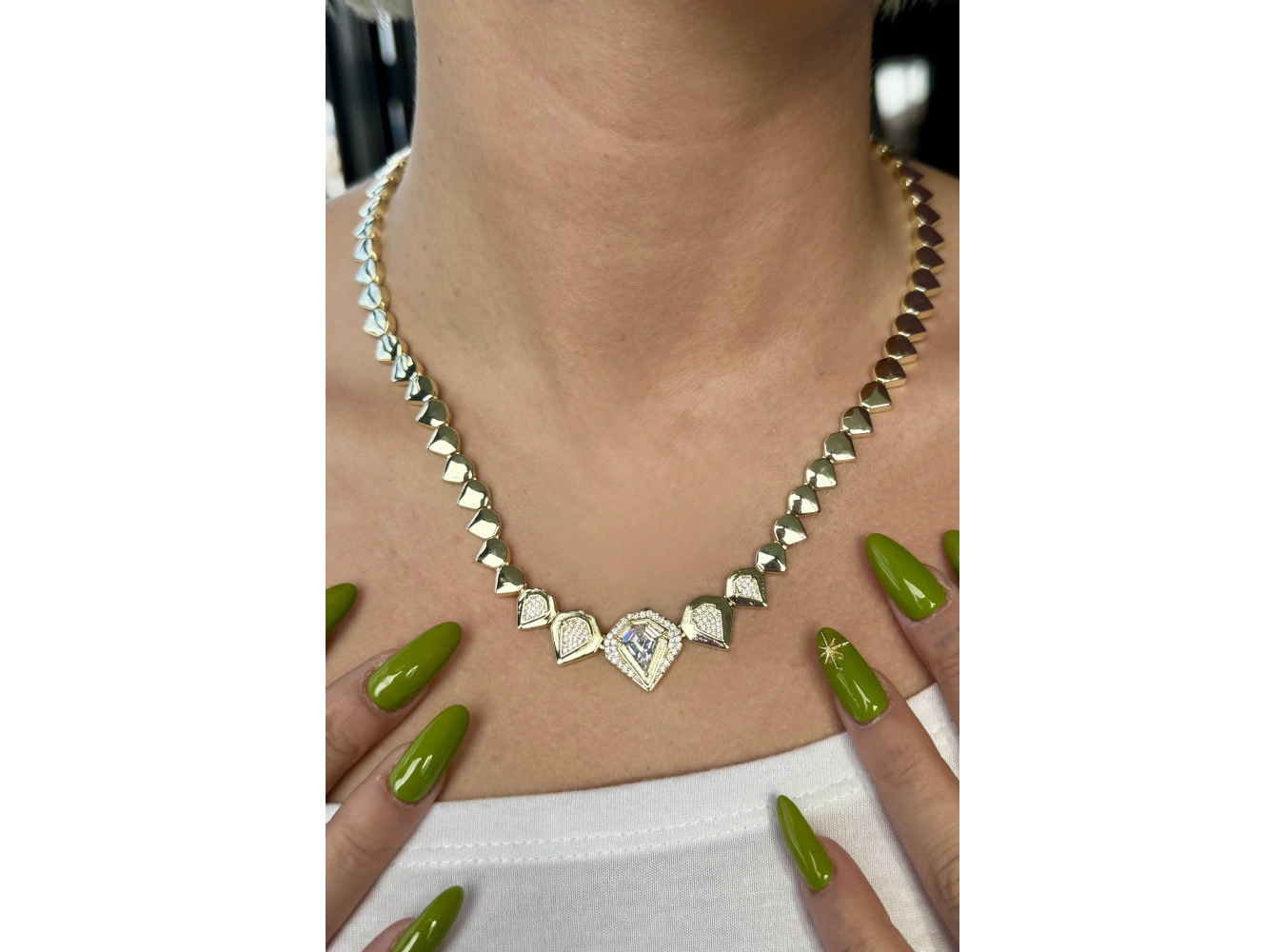 Altın Renk Taş Detaylı 14K Altın Kaplama VİP Kolye