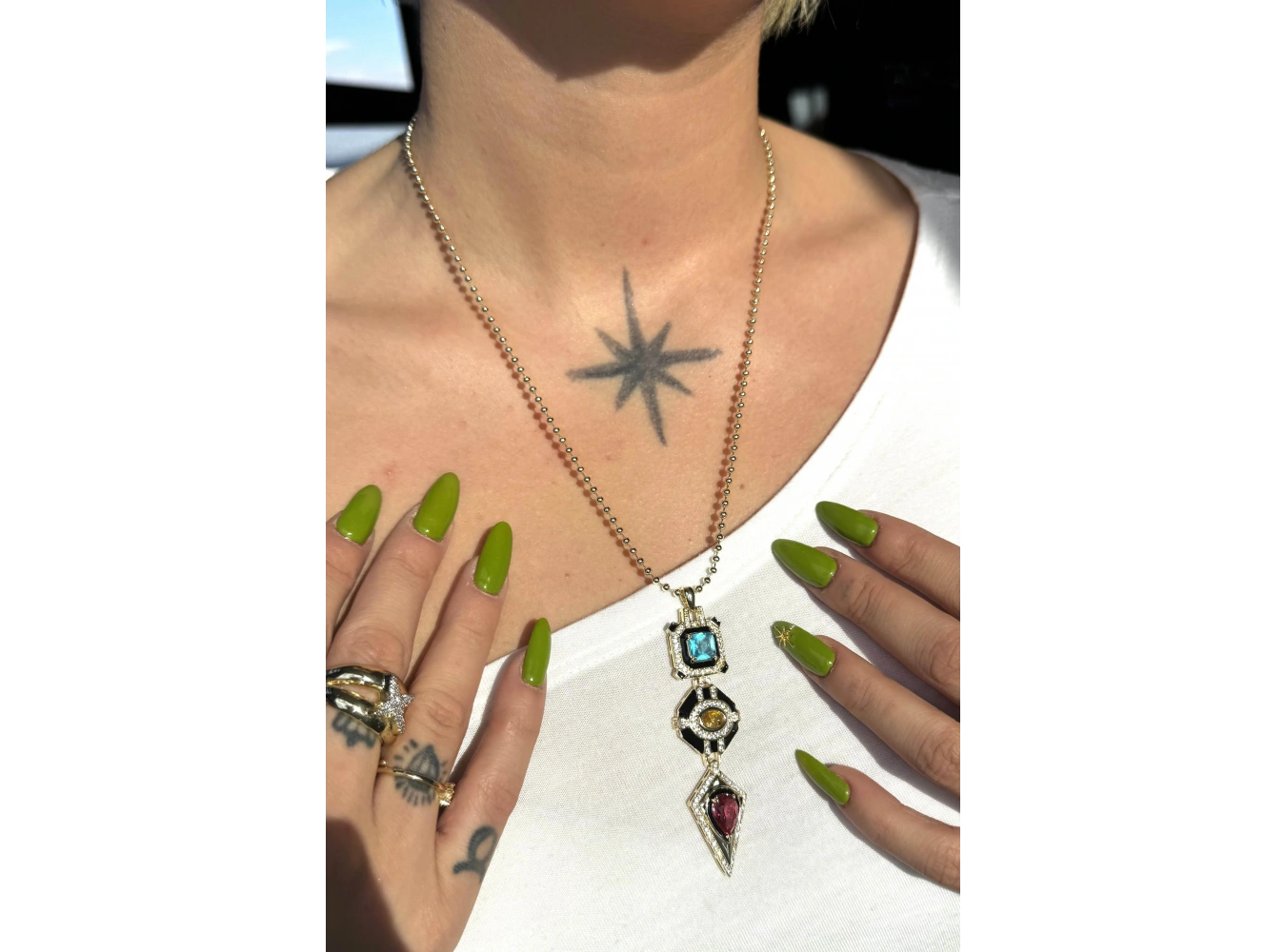 Altın Renk Taş Detaylı 14K Altın Kaplama VİP Kolye