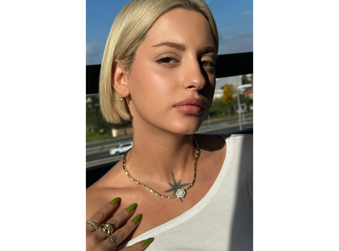 Altın Renk Taş Detaylı 14K Altın Kaplama VİP Kolye