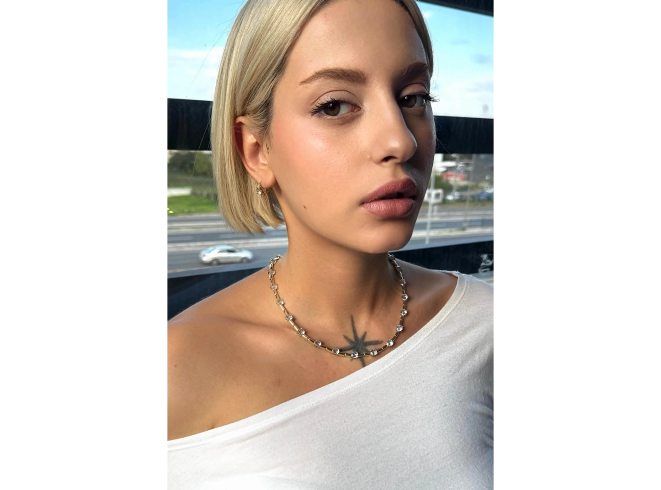 Altın Renk Taş Detaylı 14K Altın Kaplama VİP Kolye