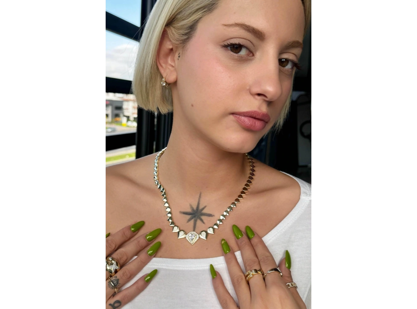 Altın Renk Taş Detaylı 14K Altın Kaplama VİP Kolye