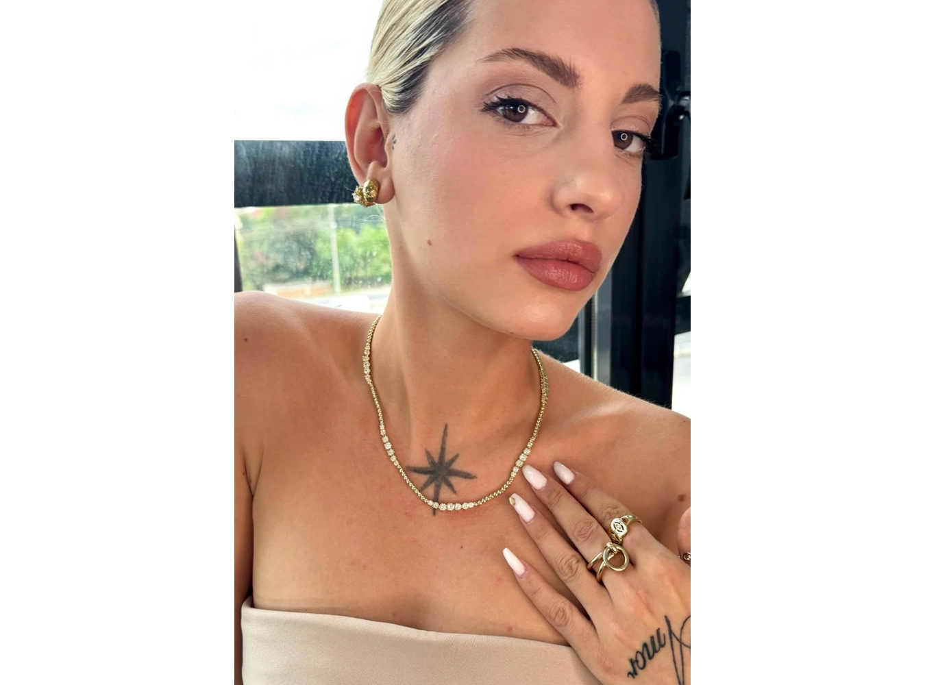 Altın Renk Taş Detaylı 14K Altın Kaplama VİP Kolye