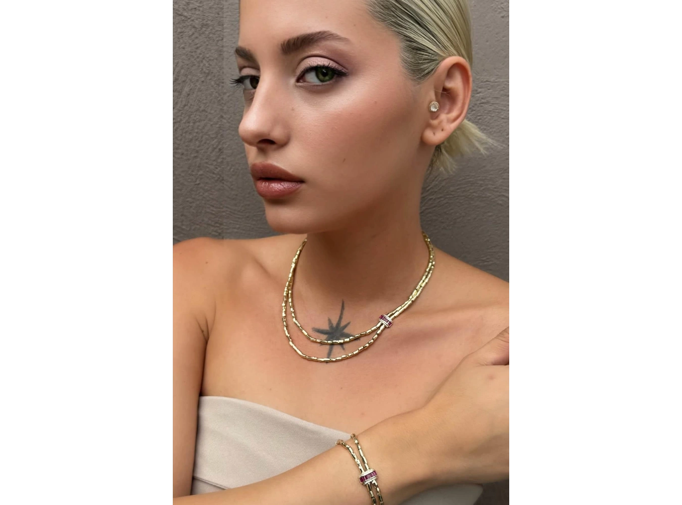 Altın Renk Taş Detaylı 14K Altın Kaplama VİP Kolye