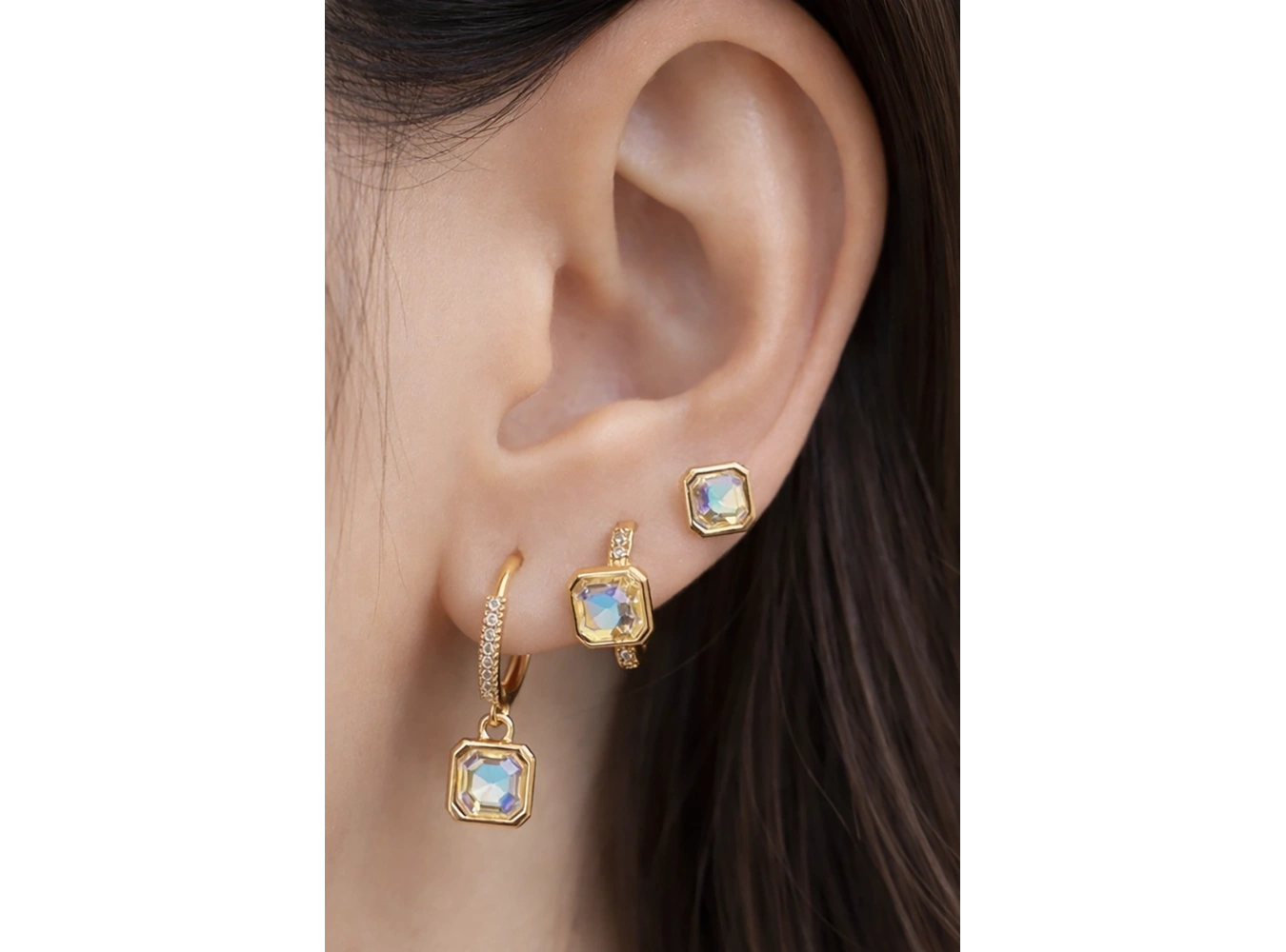 Altın Renk Taş Detaylı 3lü Küpe Set