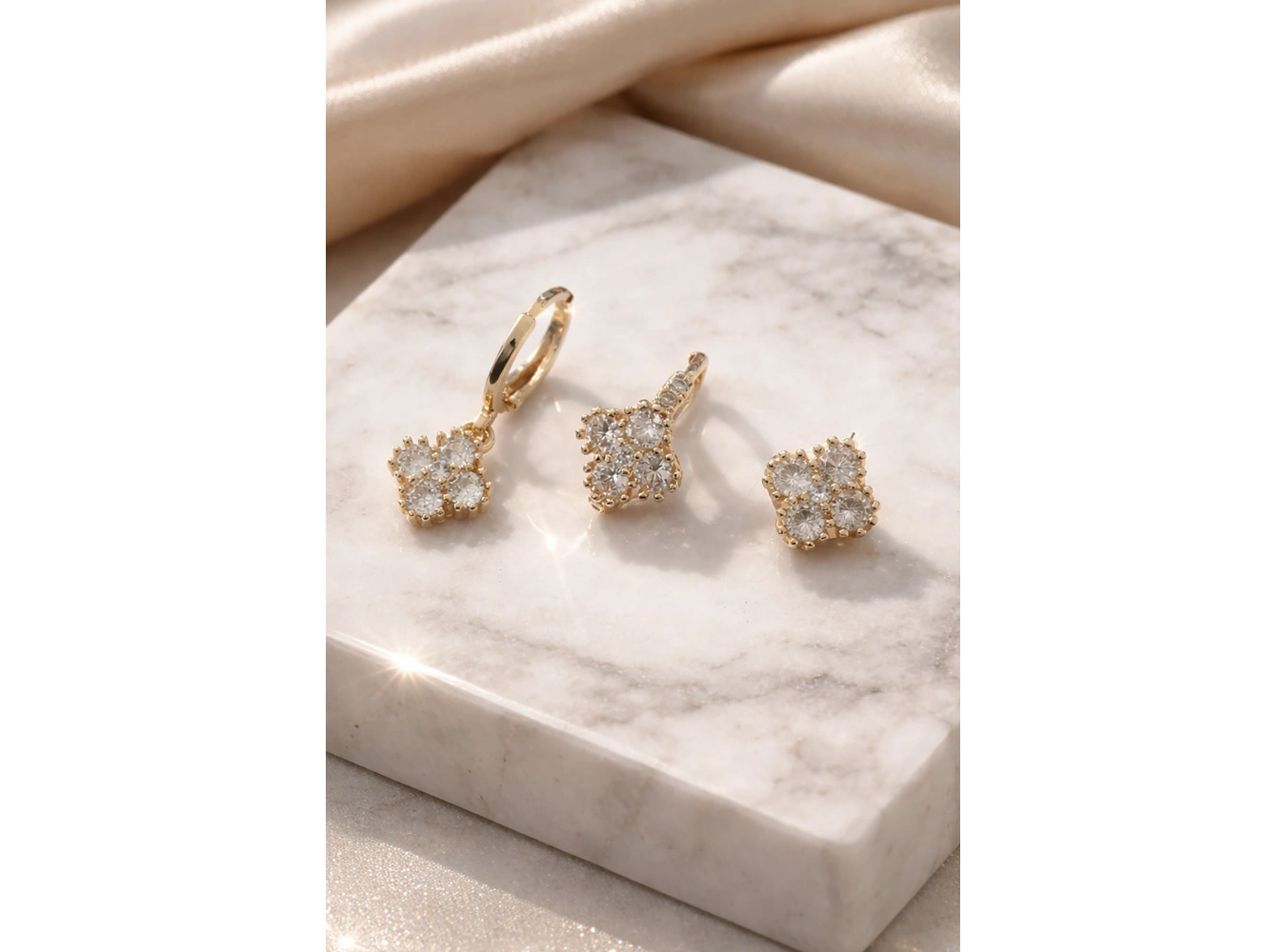 Altın Renk Taş Detaylı 3lü YSX Küpe Set