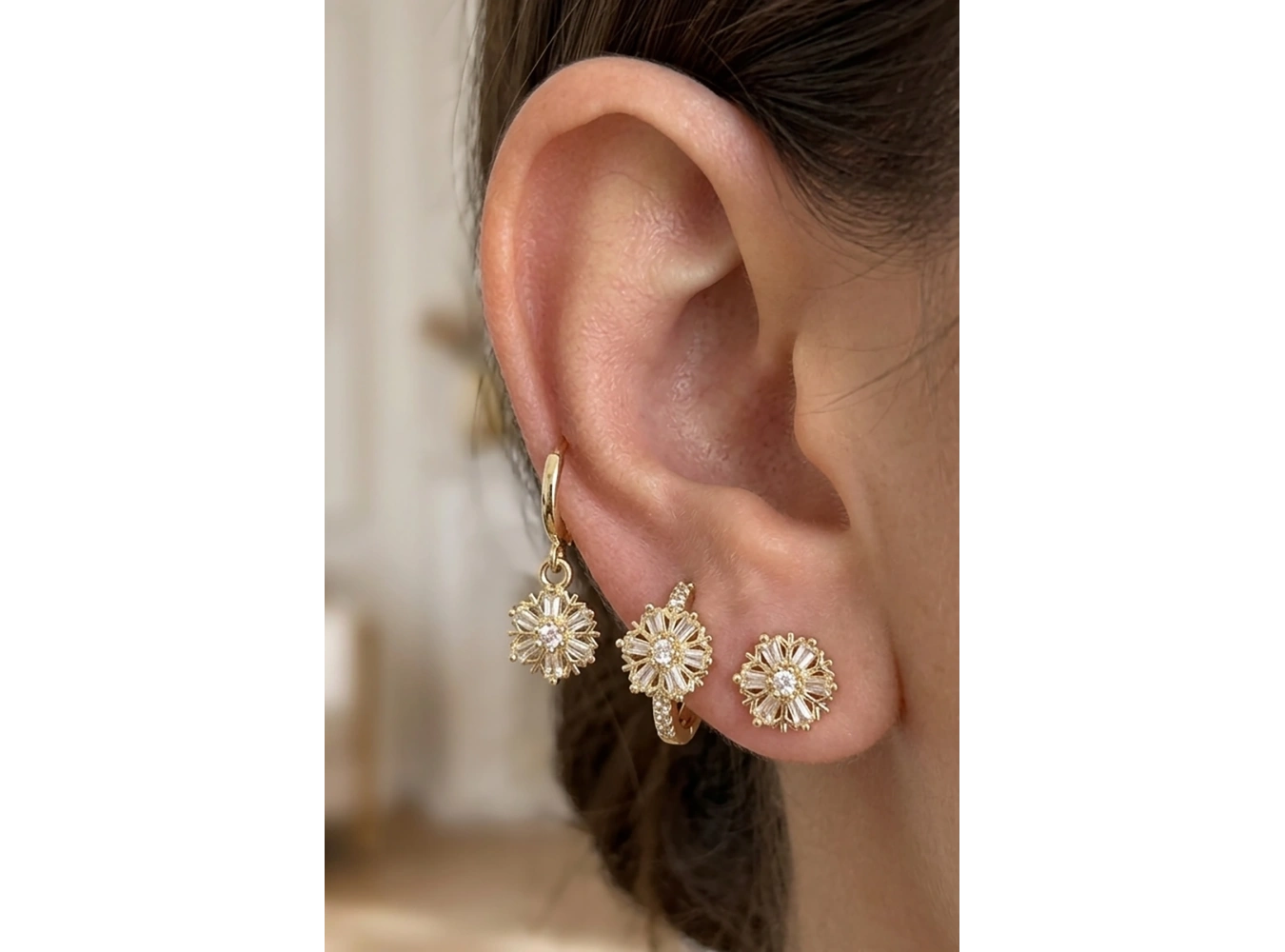 Altın Renk Taş Detaylı 3lü YSX Küpe Set