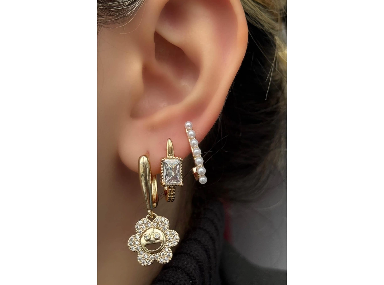 Altın Renk Taş Detaylı 3lü YSX Küpe Set