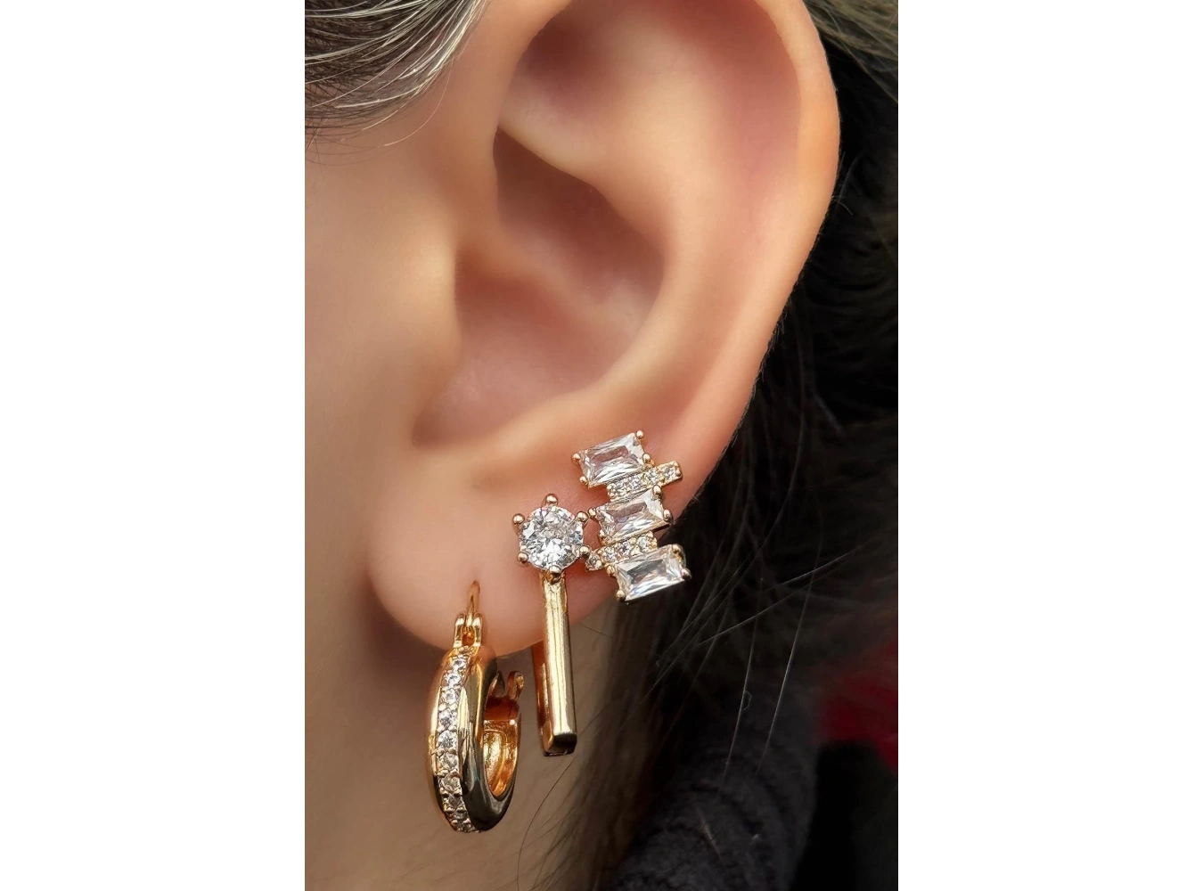 Altın Renk Taş Detaylı 3lü YSX Küpe Set