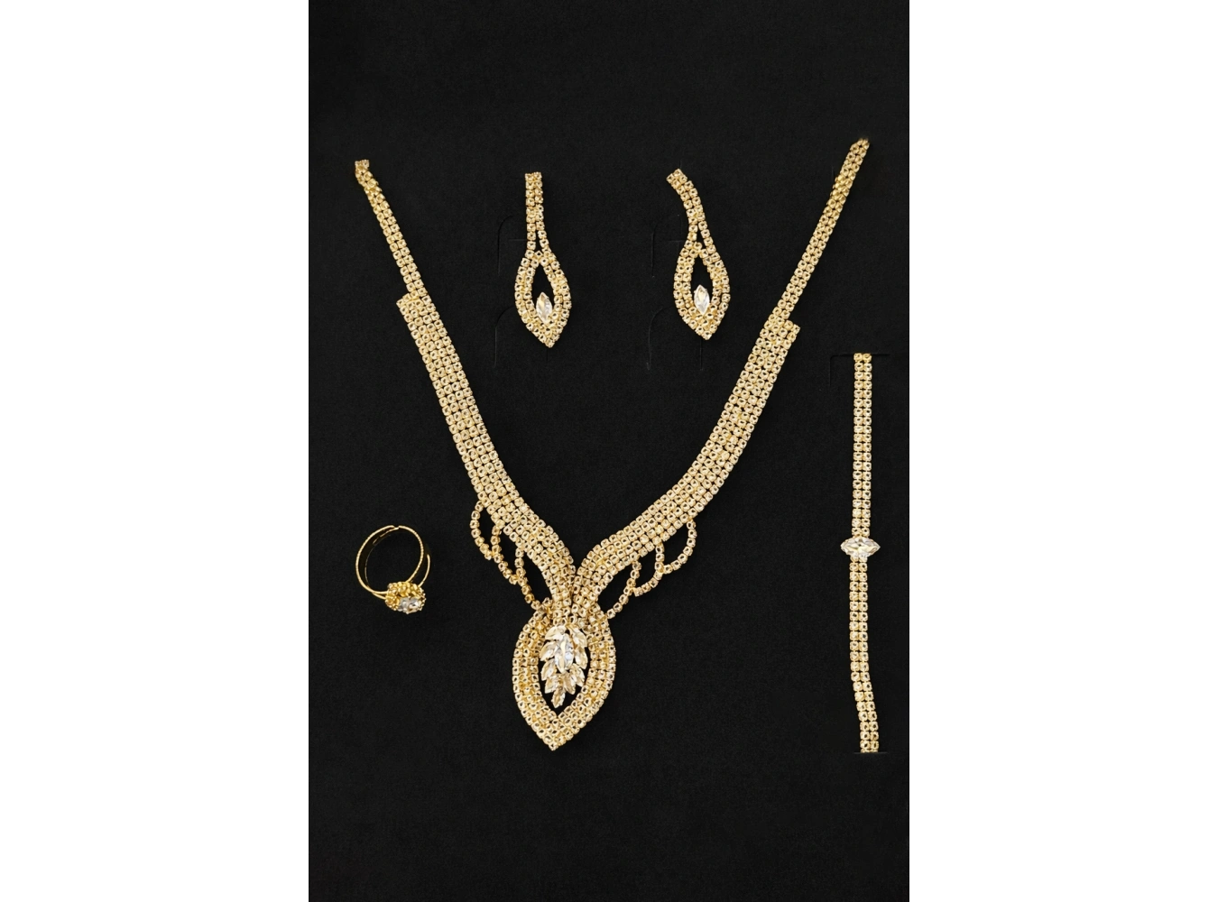 Altın Renk Taş Detaylı 4lü Abiye Set