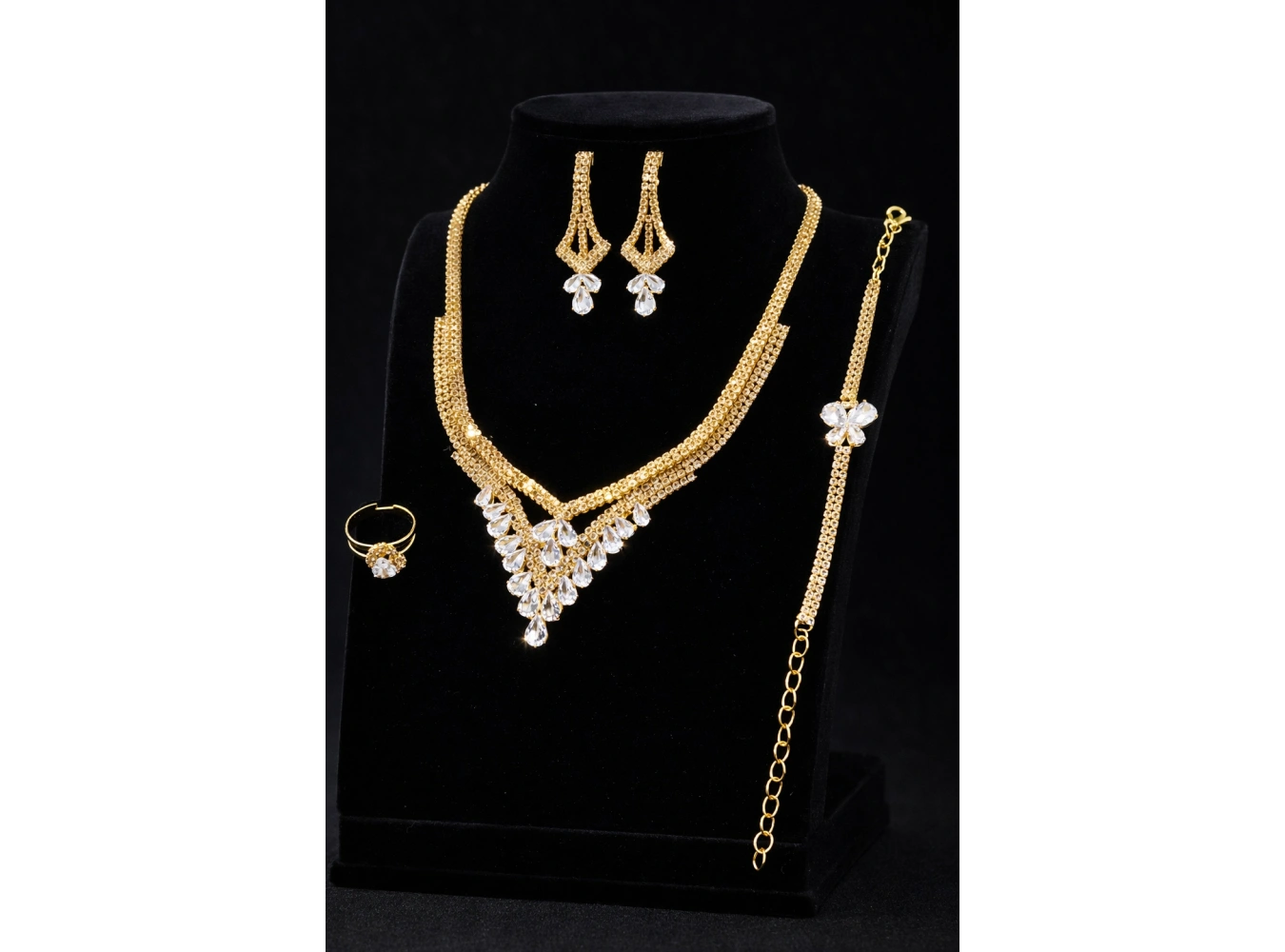 Altın Renk Taş Detaylı 4lü Abiye Set