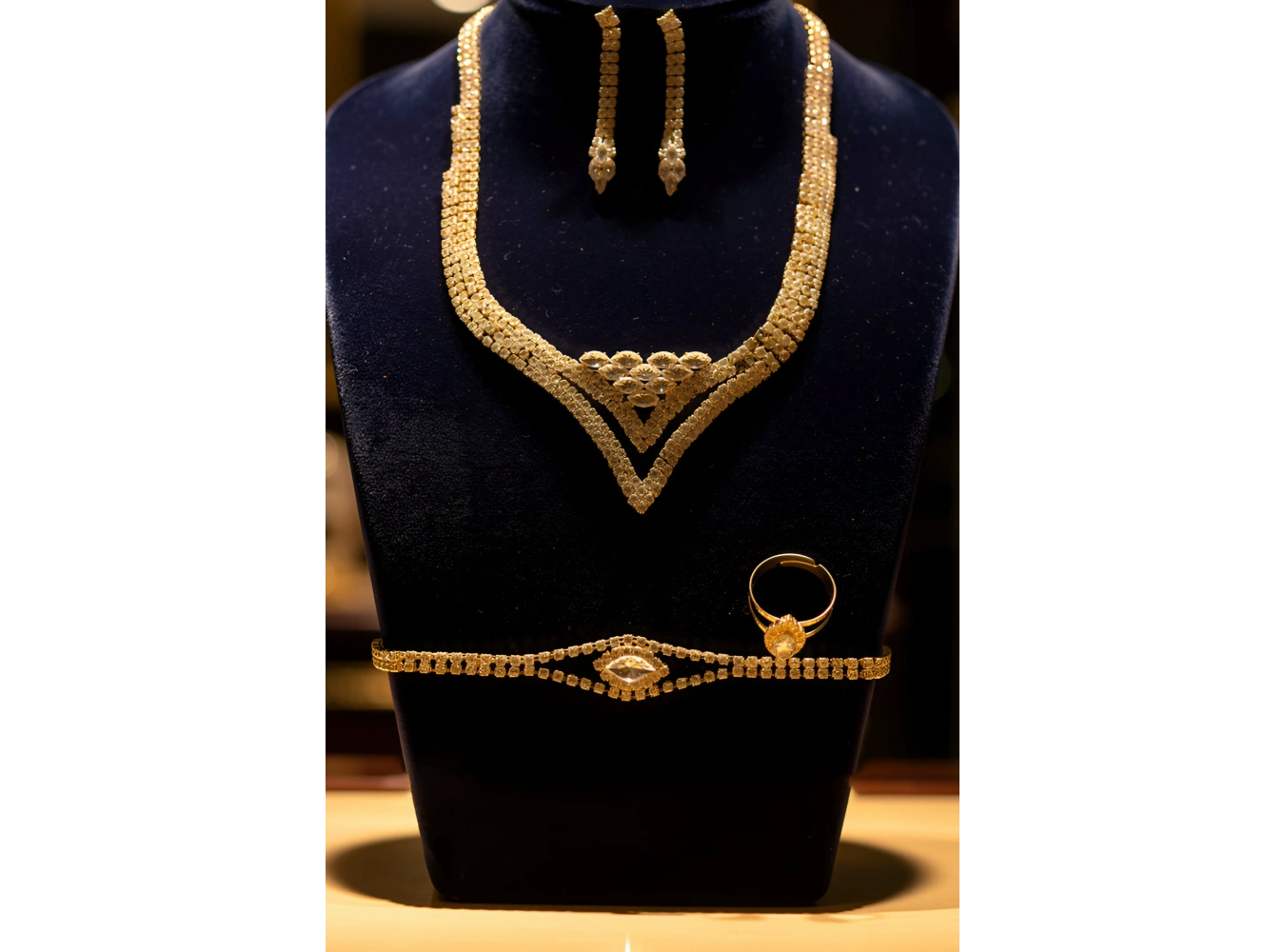 Altın Renk Taş Detaylı 4lü Abiye Set