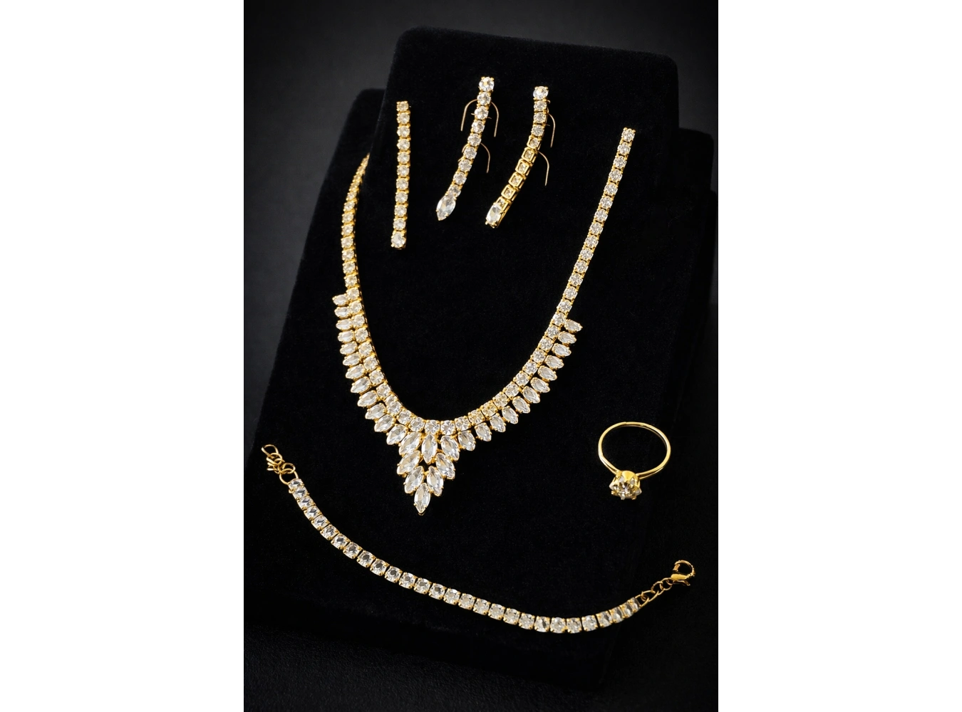 Altın Renk Taş Detaylı 4lü Abiye Set