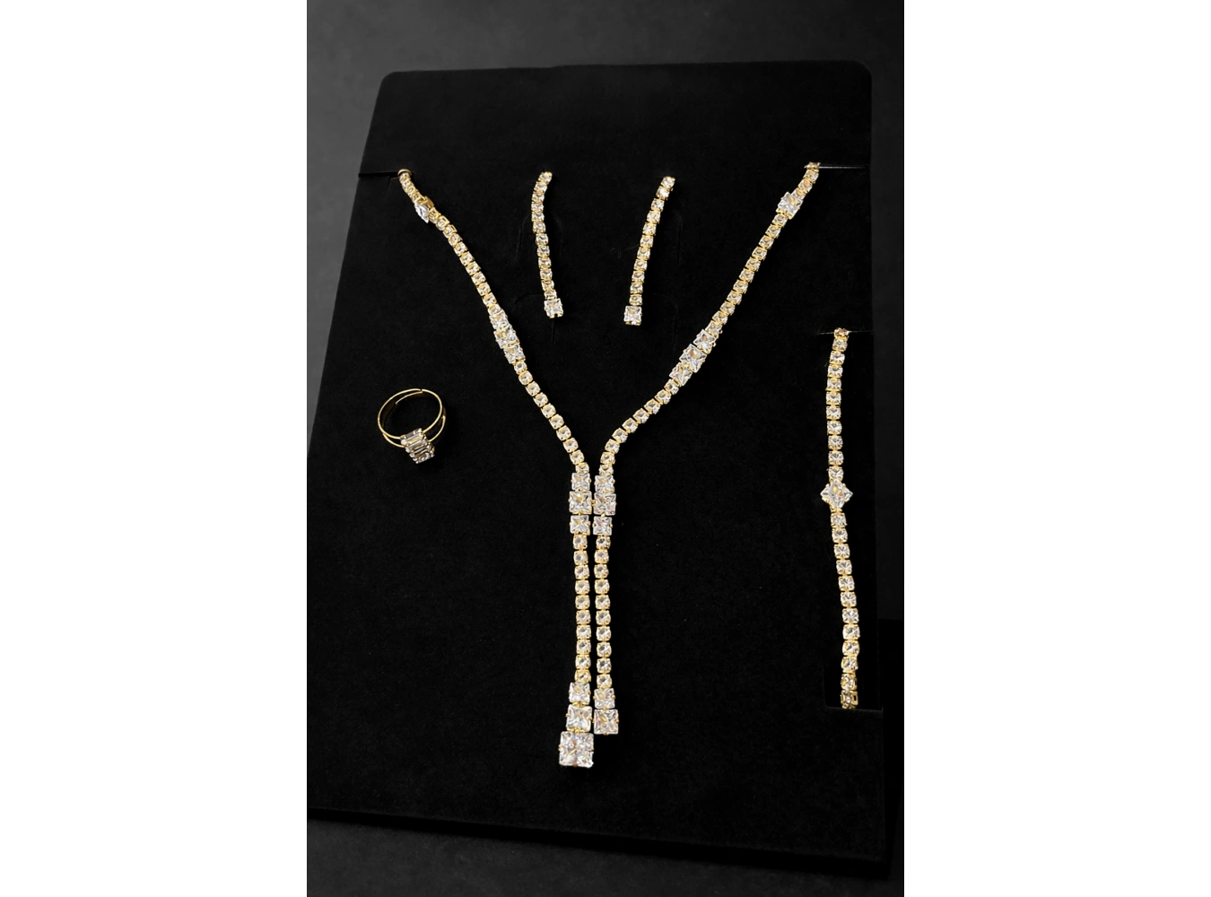 Altın Renk Taş Detaylı 4lü Abiye Set