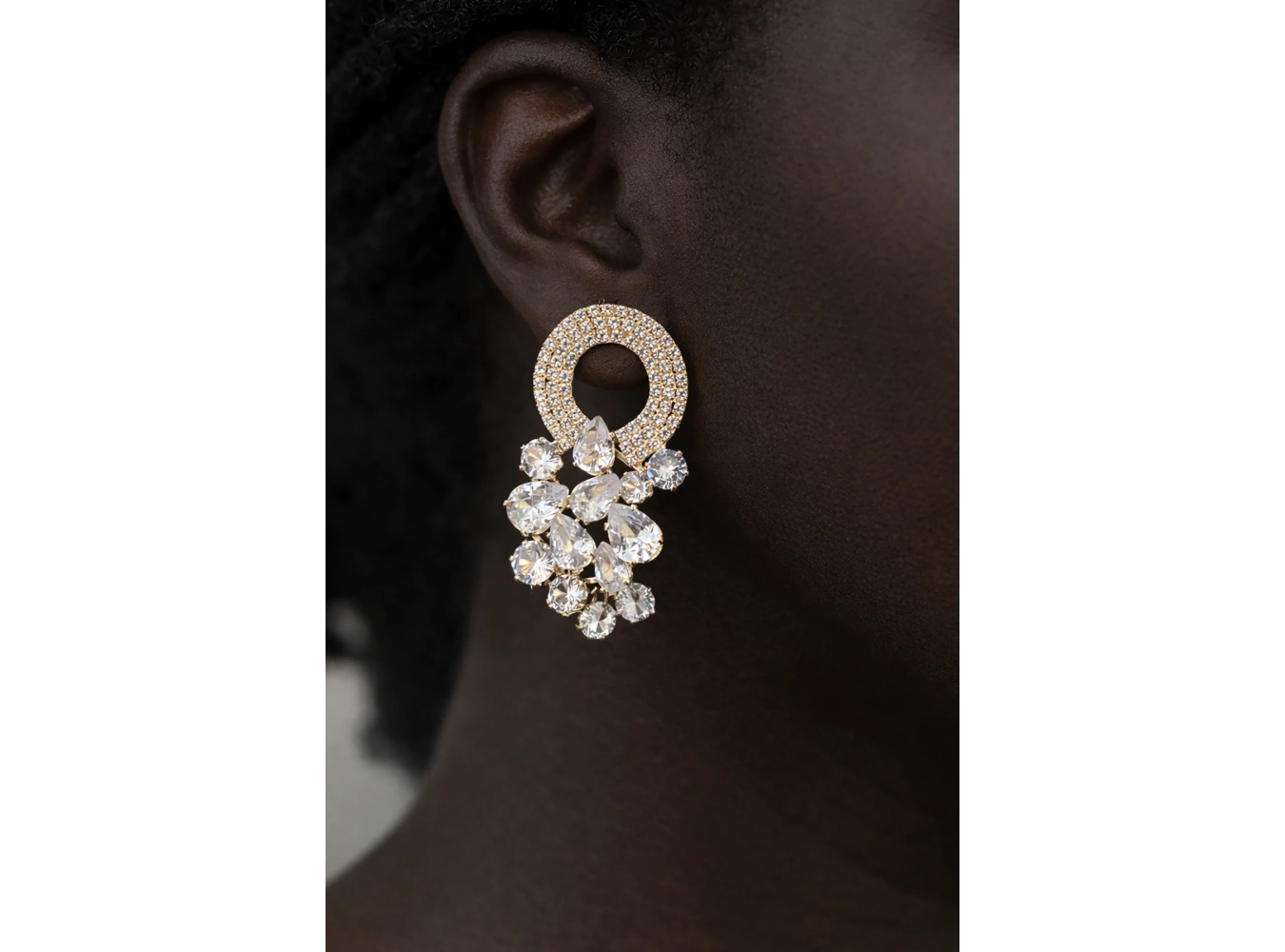 Altın Renk Taş Detaylı Abiye Küpe (Çift)