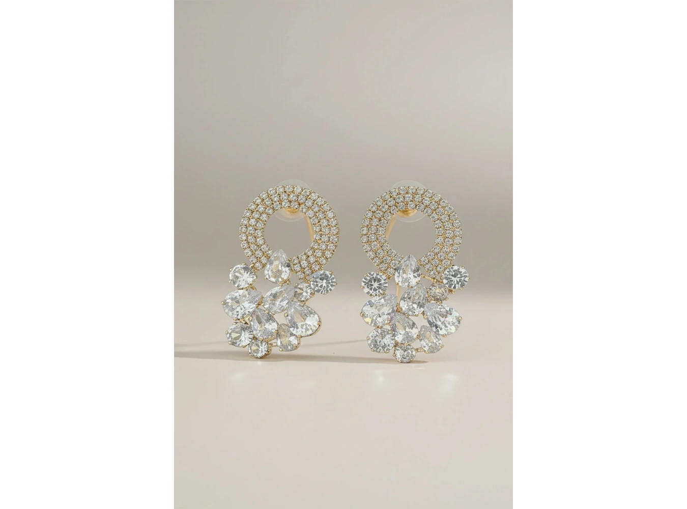 Altın Renk Taş Detaylı Abiye Küpe (Çift)