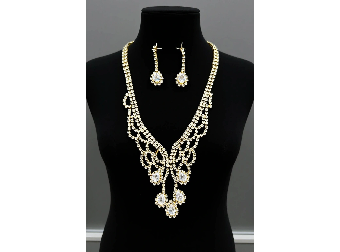 Altın Renk Taş Detaylı Abiye Set