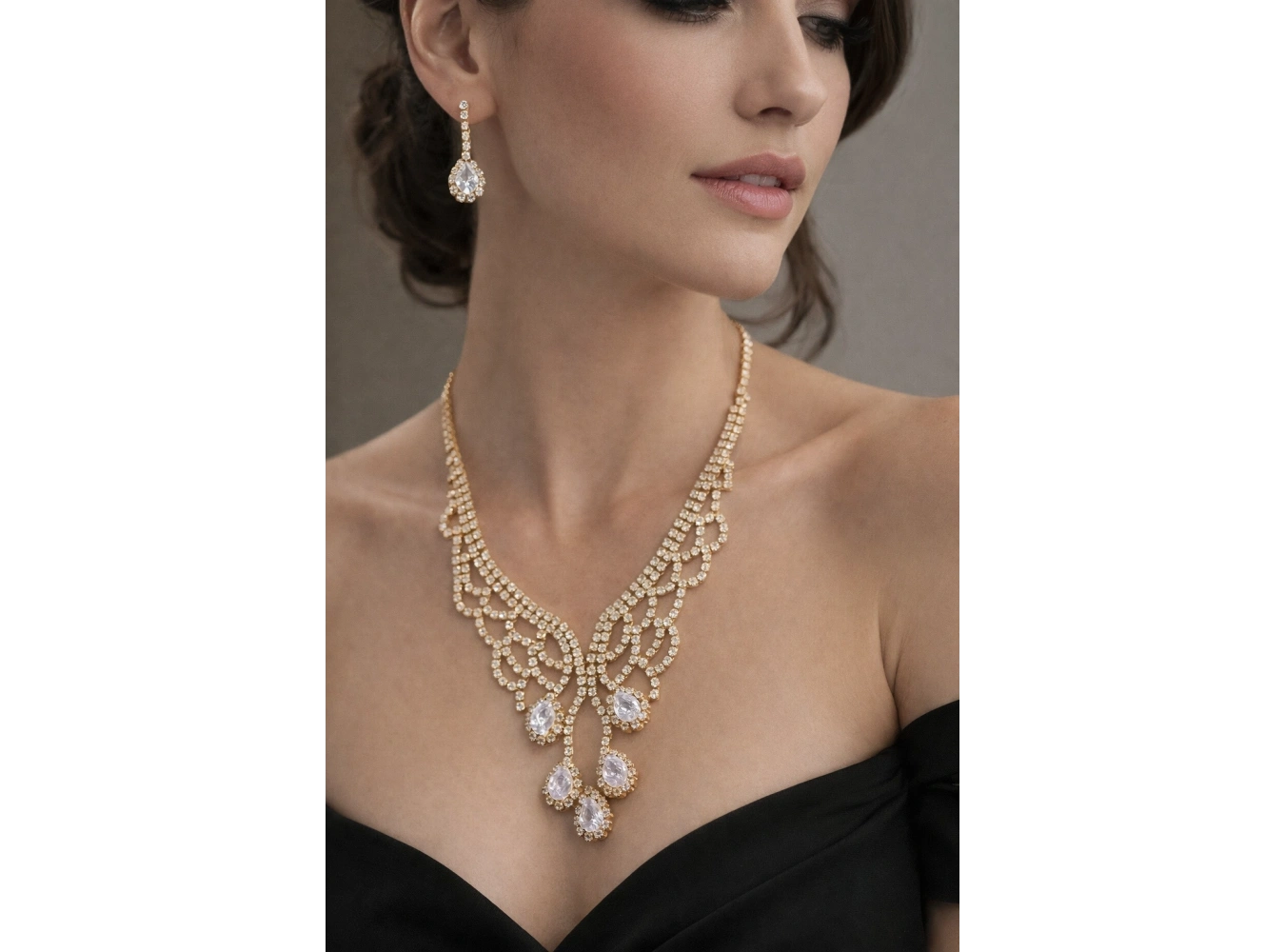 Altın Renk Taş Detaylı Abiye Set