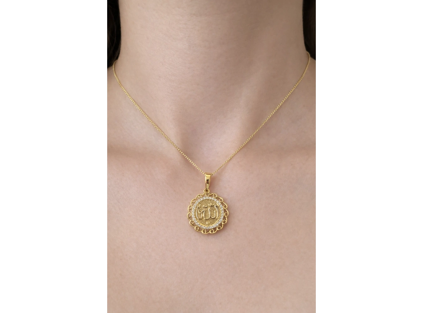 Altın Renk Taş Detaylı Allah Yazılı Çelik VİP Xuping Kolye