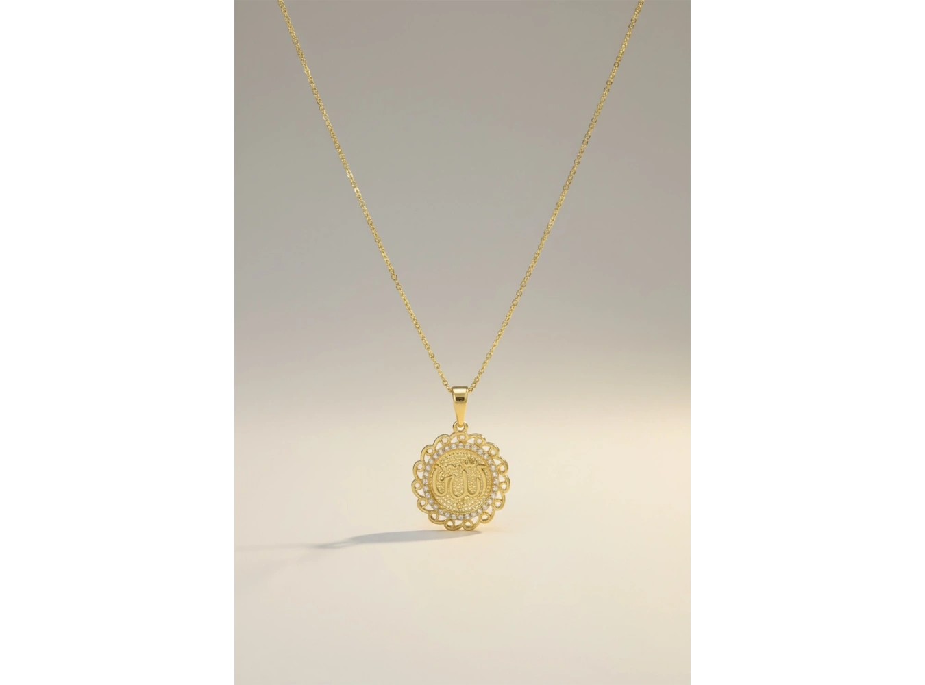 Altın Renk Taş Detaylı Allah Yazılı Çelik VİP Xuping Kolye