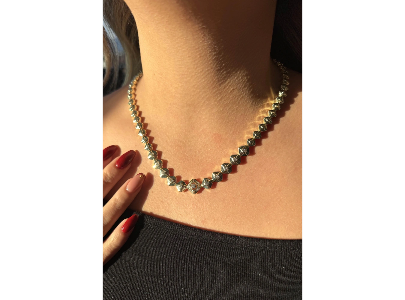 Altın Renk Taş Detaylı Altın Kaplama VİP Kolye