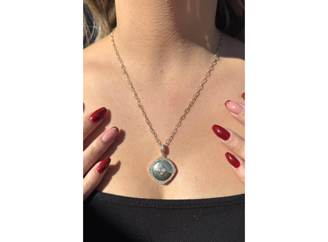 Altın Renk Taş Detaylı Altın Kaplama VİP Kolye