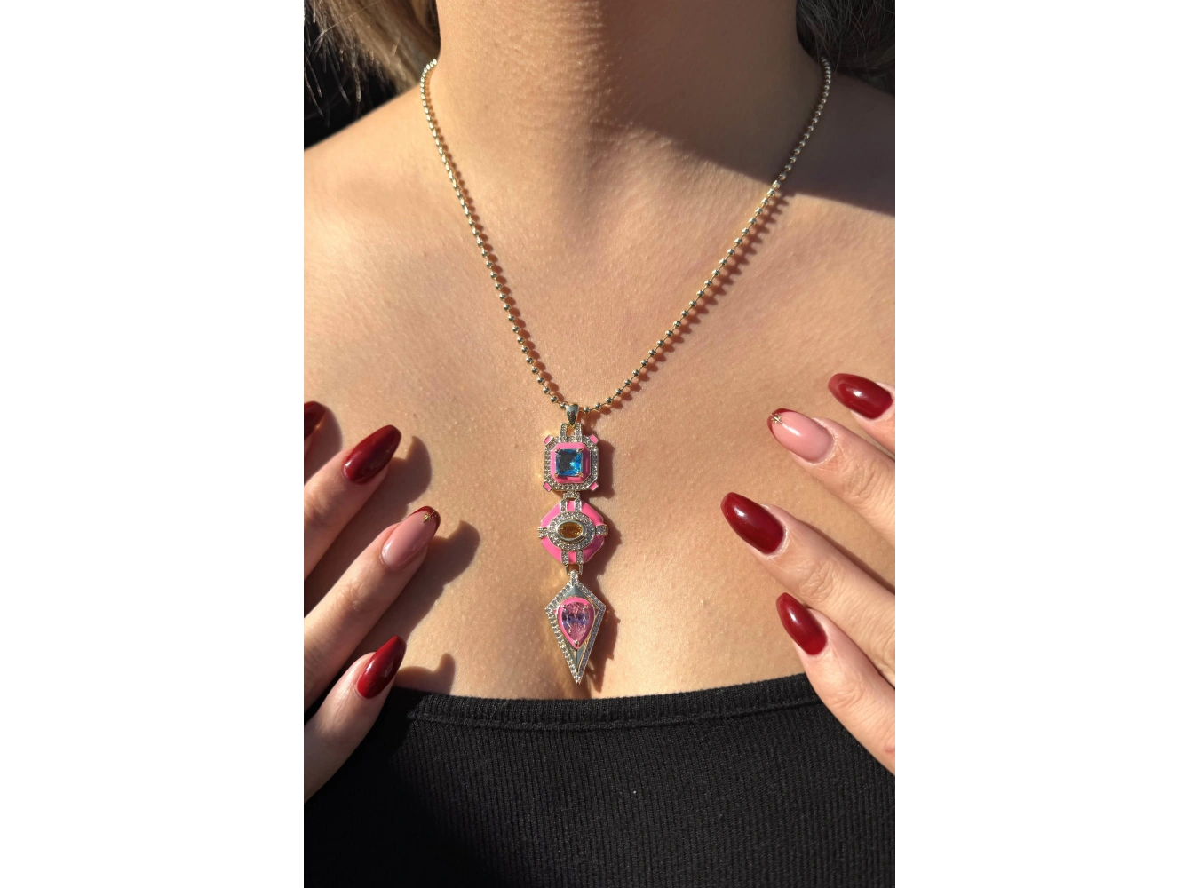 Altın Renk Taş Detaylı Altın Kaplama VİP Kolye