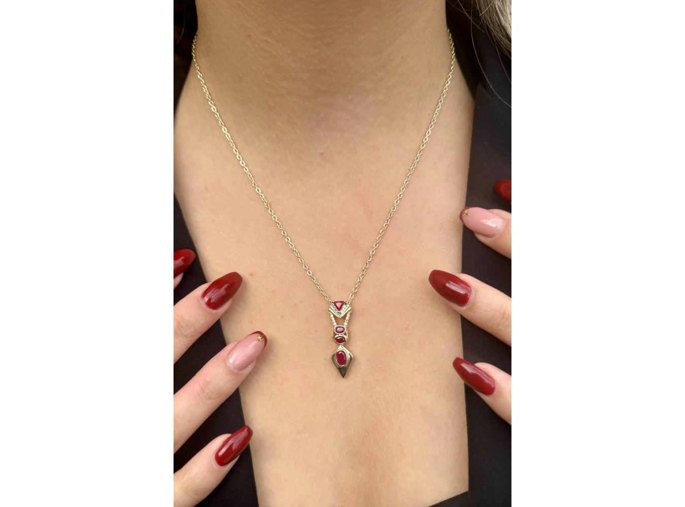 Altın Renk Taş Detaylı Altın Kaplama VİP Kolye