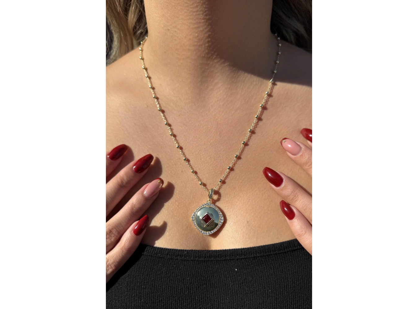 Altın Renk Taş Detaylı Altın Kaplama VİP Kolye