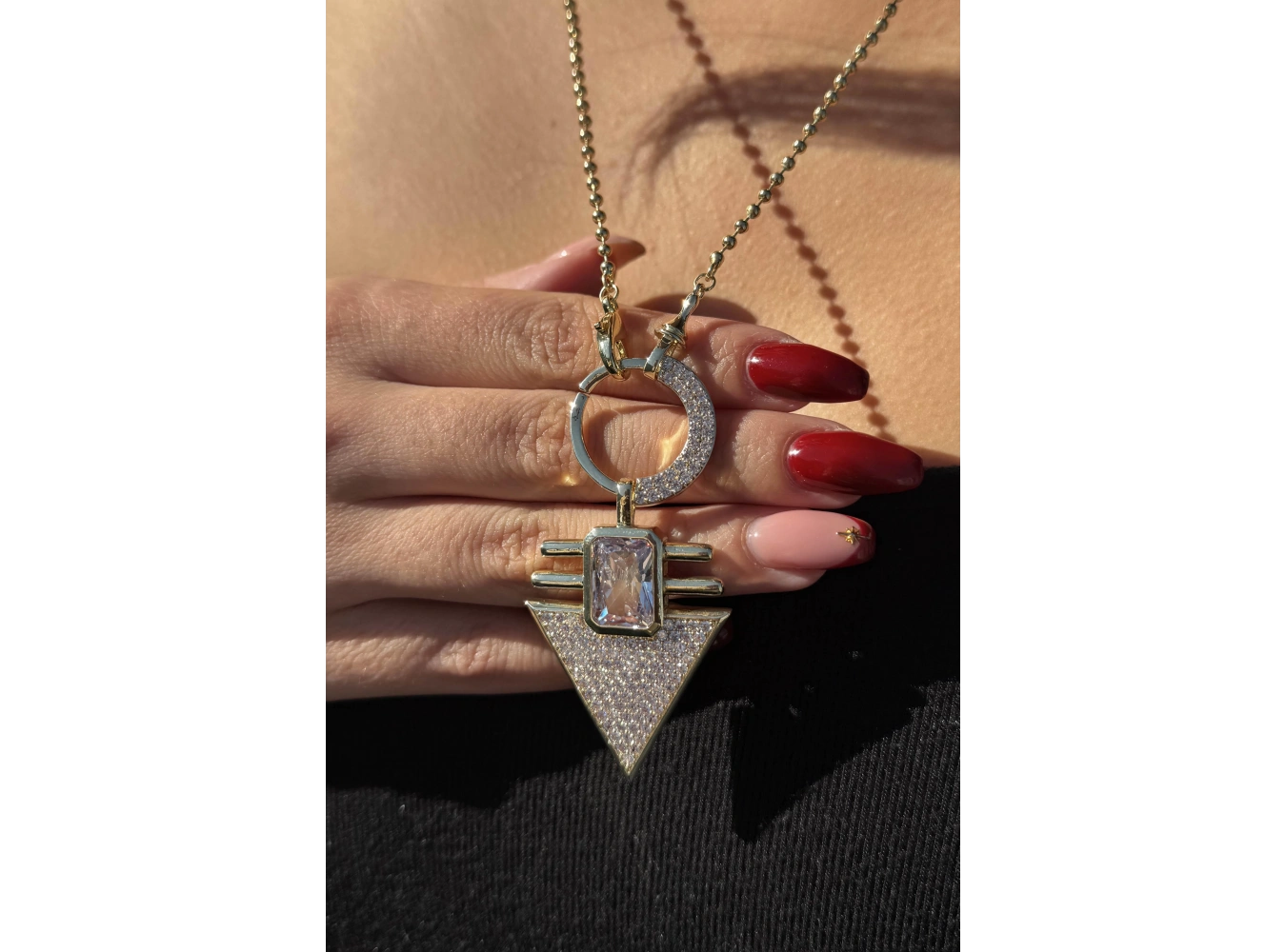 Altın Renk Taş Detaylı Altın Kaplama VİP Kolye