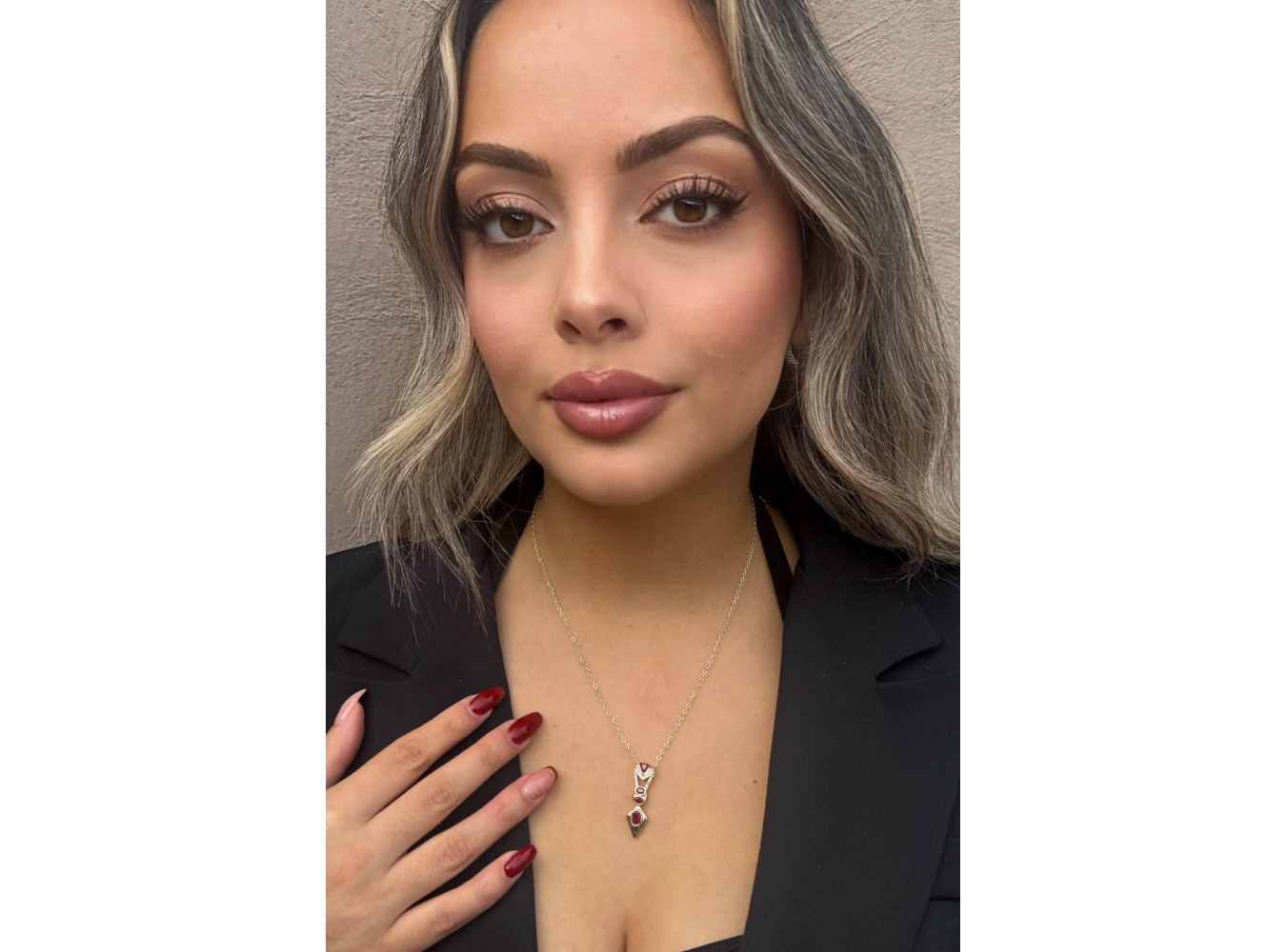 Altın Renk Taş Detaylı Altın Kaplama VİP Kolye