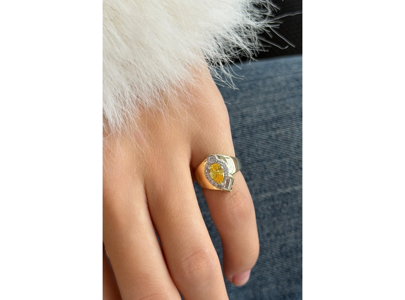 Altın Renk Taş Detaylı Ayarlanabilir Serçe Parmak Yüzüğü