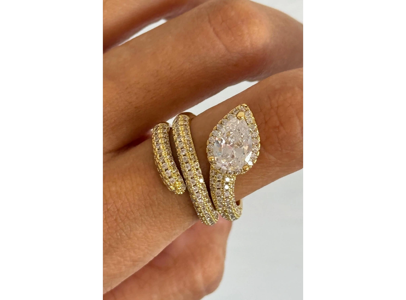 Altın Renk Taş Detaylı Ayarlanabilir Yüzük